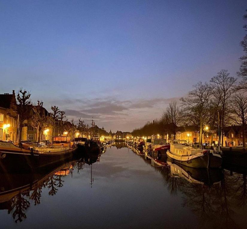 Perle With Canal View Homestay *